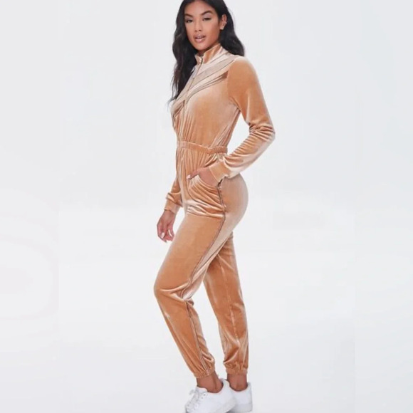 FOREVER 21 Striped Velvet Jumpsuit with Pockets Size Small - Picture 2 of 13